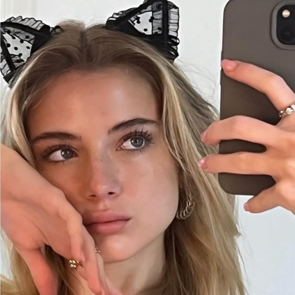 Hey Poshmark Community, I’m Rose! - Picture 2 of 2